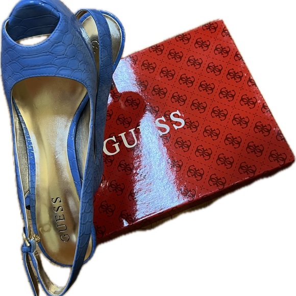 Woman’s Guess platforms blue with gold stripes pre loved LIKE NEW🔥🔥🔥FREE 🚚 - Picture 13 of 17